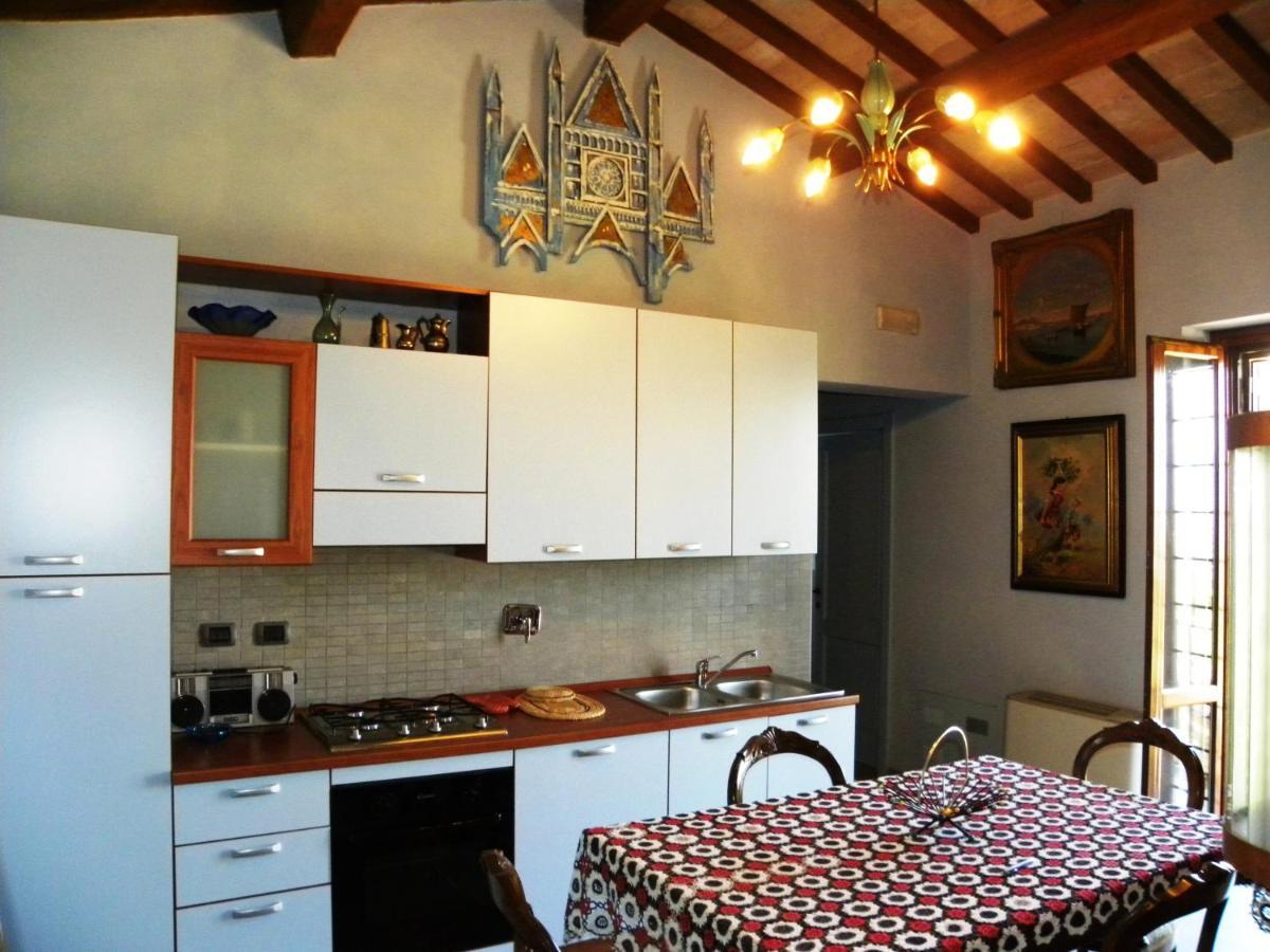 Appartamenti Verde Collina Umbra Bevagna Habitación foto