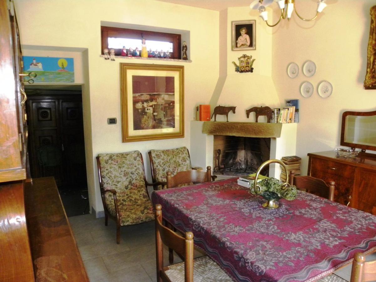 Appartamenti Verde Collina Umbra Bevagna Habitación foto